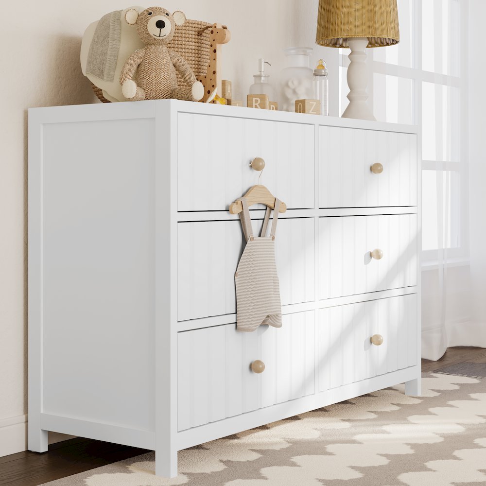 Graco Teddi 6 Drawer Double Dresser (White). Picture 2