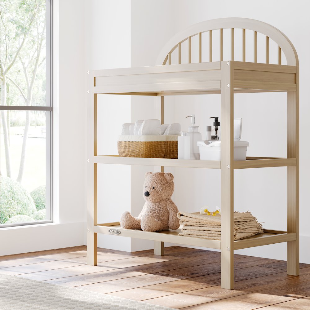 Graco Olivia Changing Table with Water-Resistant Changing Pad (Driftwood). Picture 2