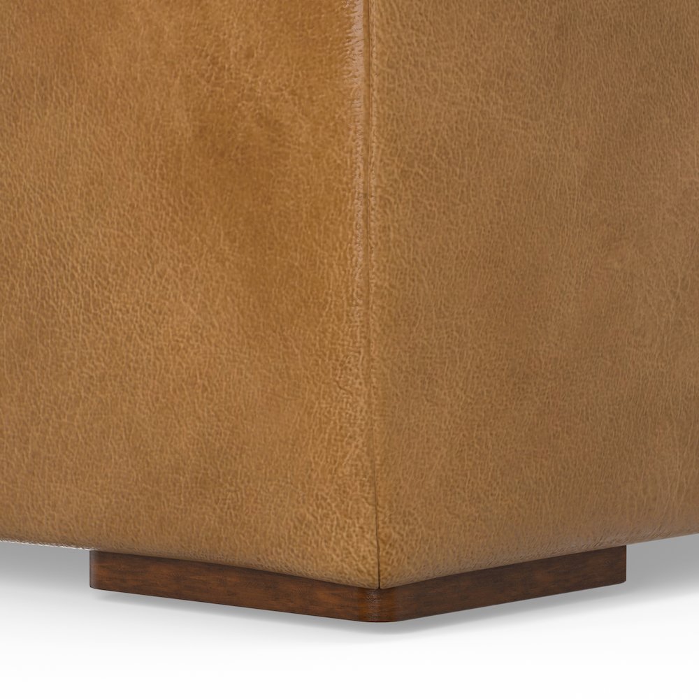 Rex Ottoman In Genuine Leather. Picture 4