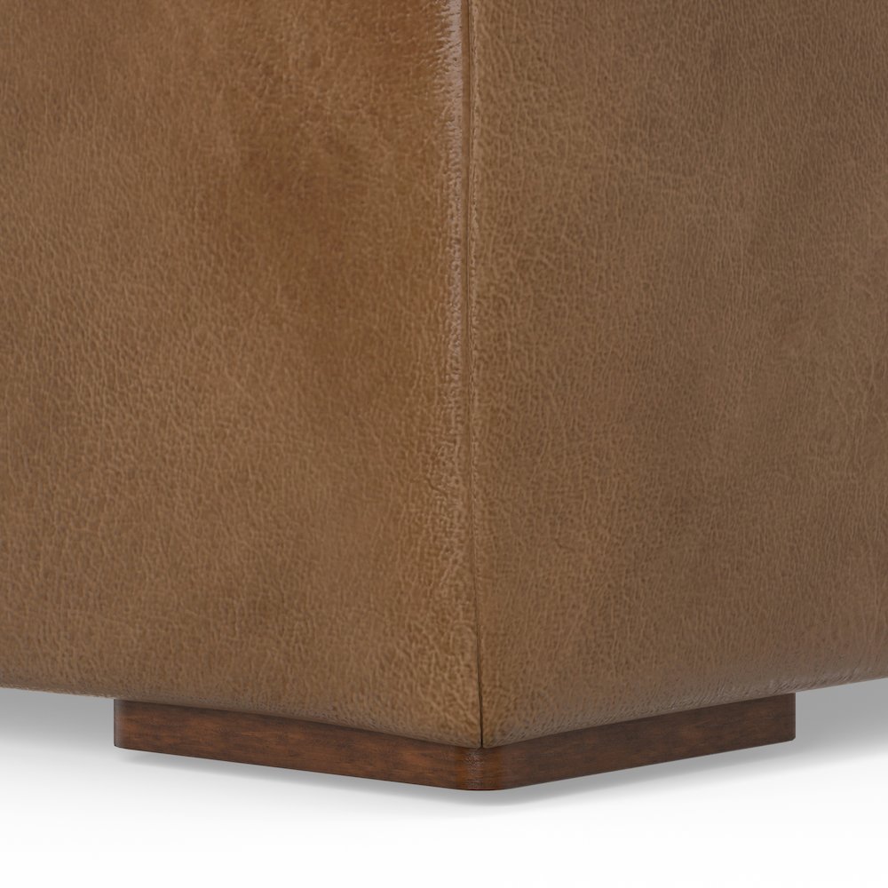 Rex Ottoman In Genuine Leather. Picture 4