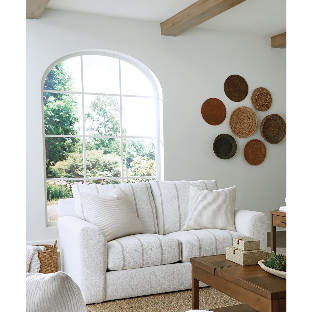 Lindsey Loveseat in White Color. Picture 6