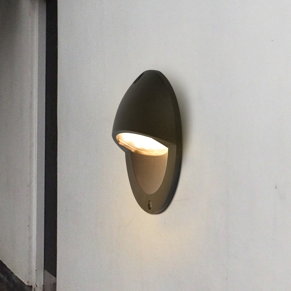 Low-Voltage 3-Watt Integrated LED Outdoor Steps Light in Matte Black. Picture 2