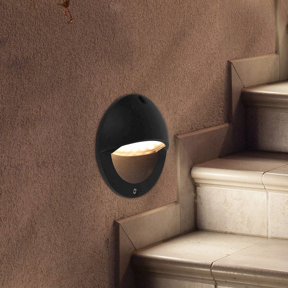 Low-Voltage 3-Watt Integrated LED Outdoor Steps Light in Matte Black. Picture 3