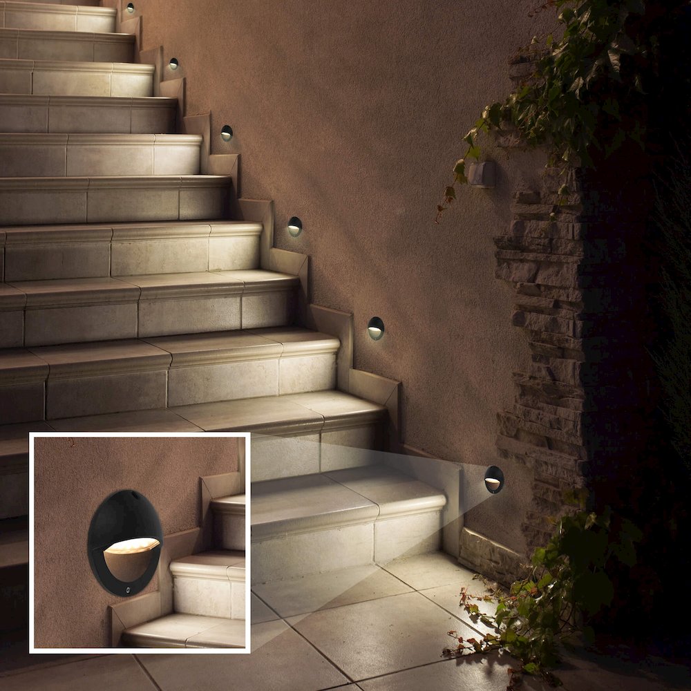 Low-Voltage 3-Watt Integrated LED Outdoor Steps Light in Matte Black. Picture 4