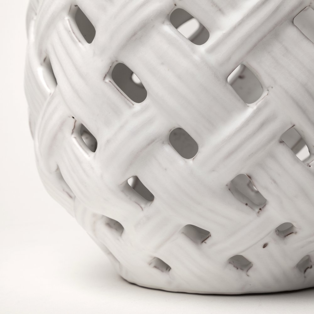 Forillon I Short White Glazed Lattice Pattern Vase. Picture 5