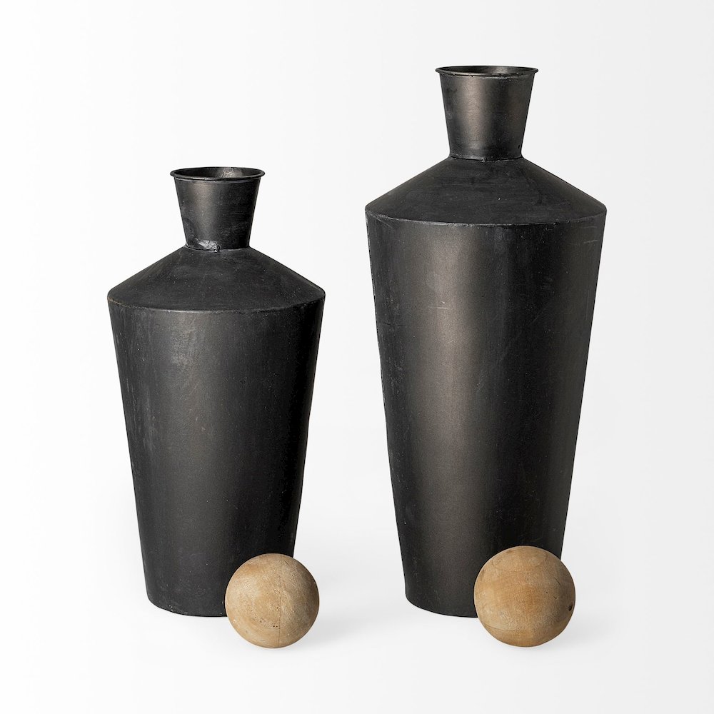Asher Set of Two Black Metal Urns. Picture 3