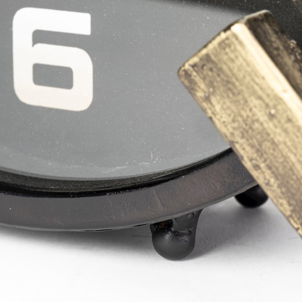 Agar Black Metal Round Table Clock. Picture 5