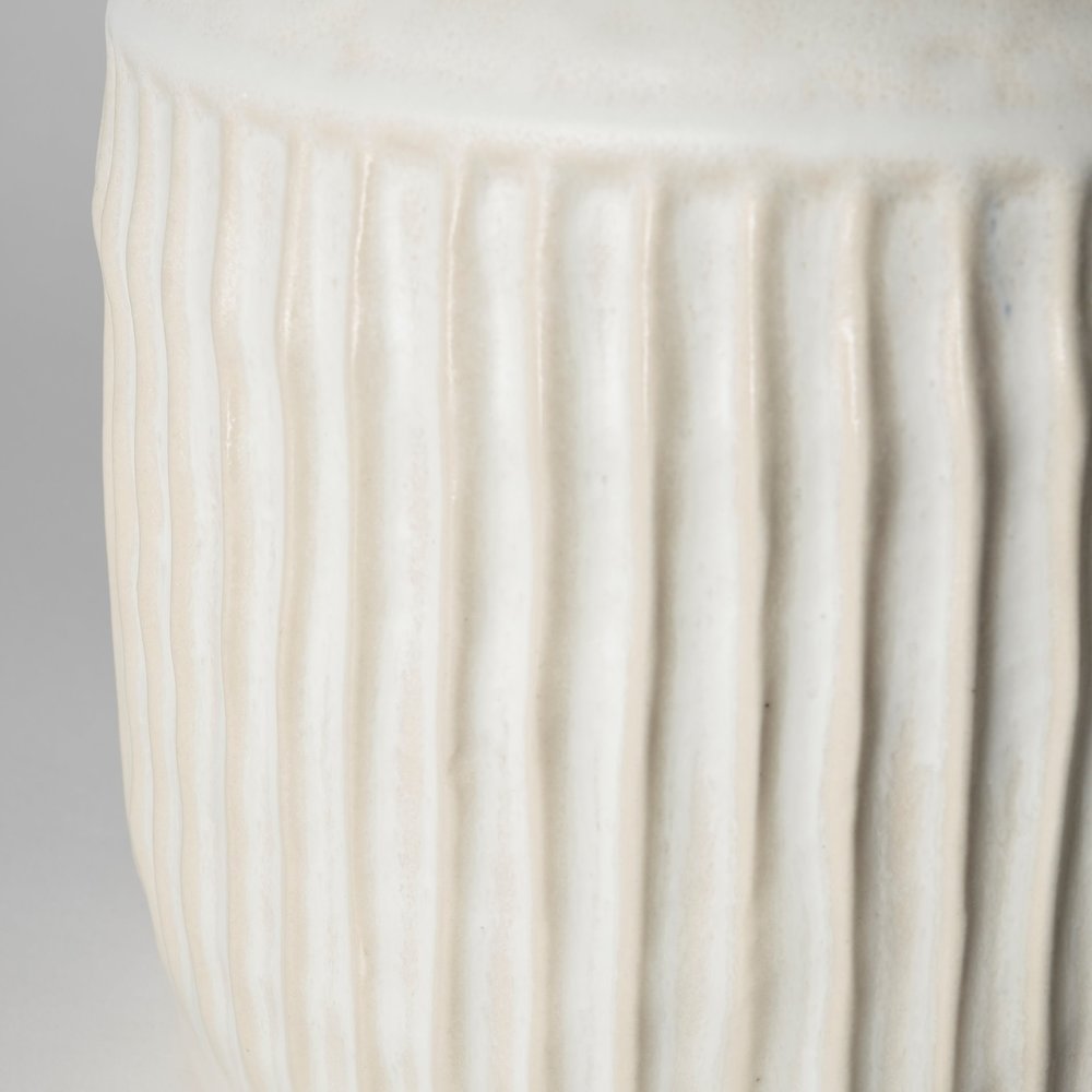 Judy Large Eggshell Ceramic Vase. Picture 4