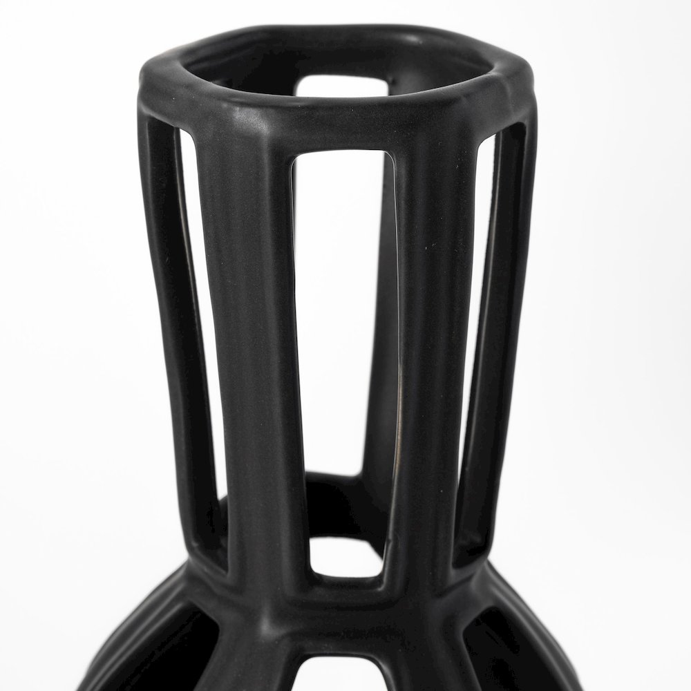 Brunel Small Black Drum-Shaped Ceramic Vase. Picture 3