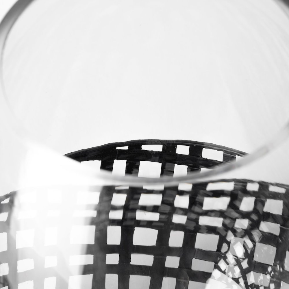 Reena I Small Black Woven Metal Base Table Candle Holder. Picture 4