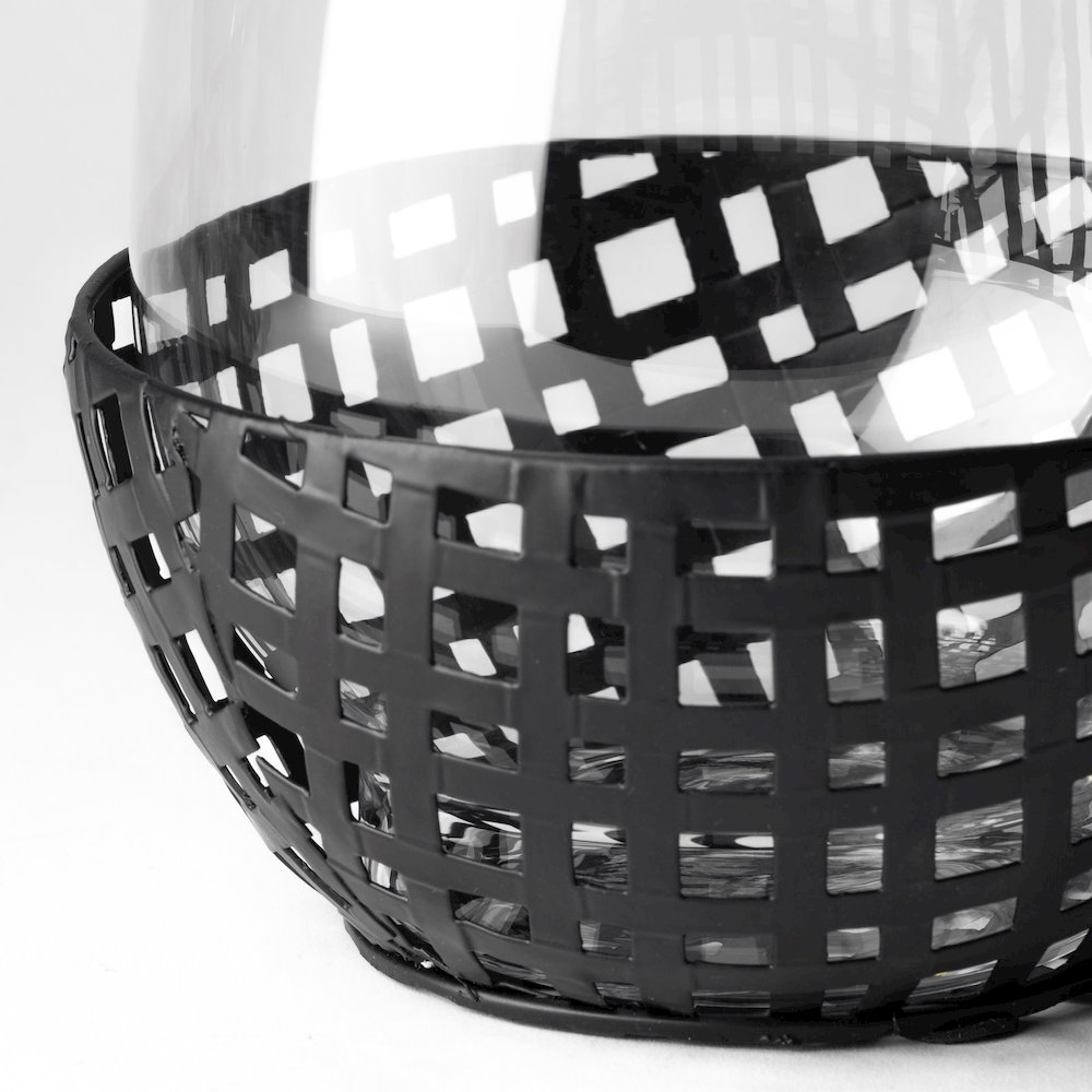 Reena I Small Black Woven Metal Base Table Candle Holder. Picture 5