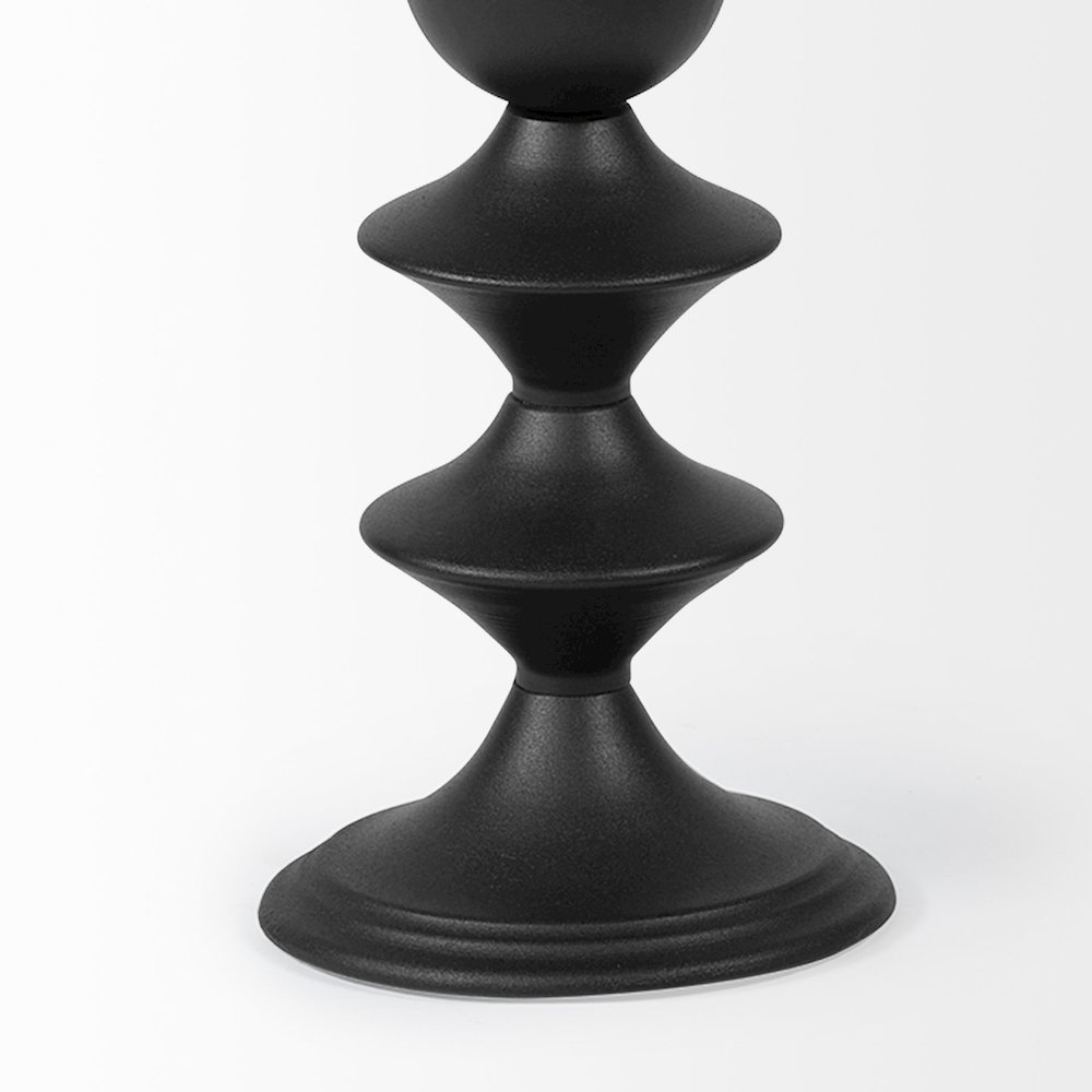 Candelero I Small Black Metal Grooved Table Candle Holder. Picture 5