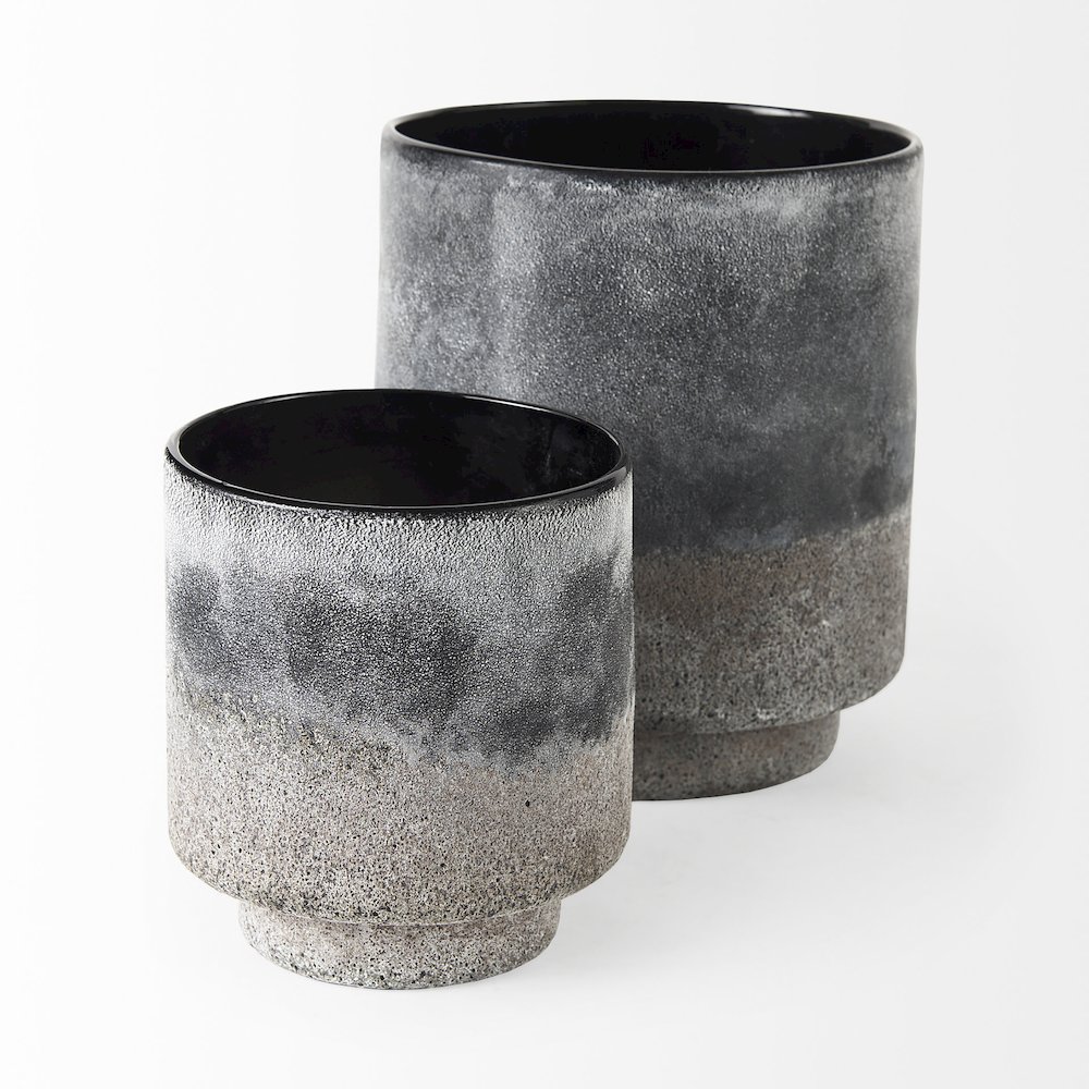 Squally 6.0L x 6.0W x 6.4H Black/Brown Glass Ombre Textured Small Vase. Picture 3