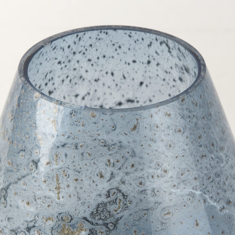Robyn Short Blue Glass Vase. Picture 4