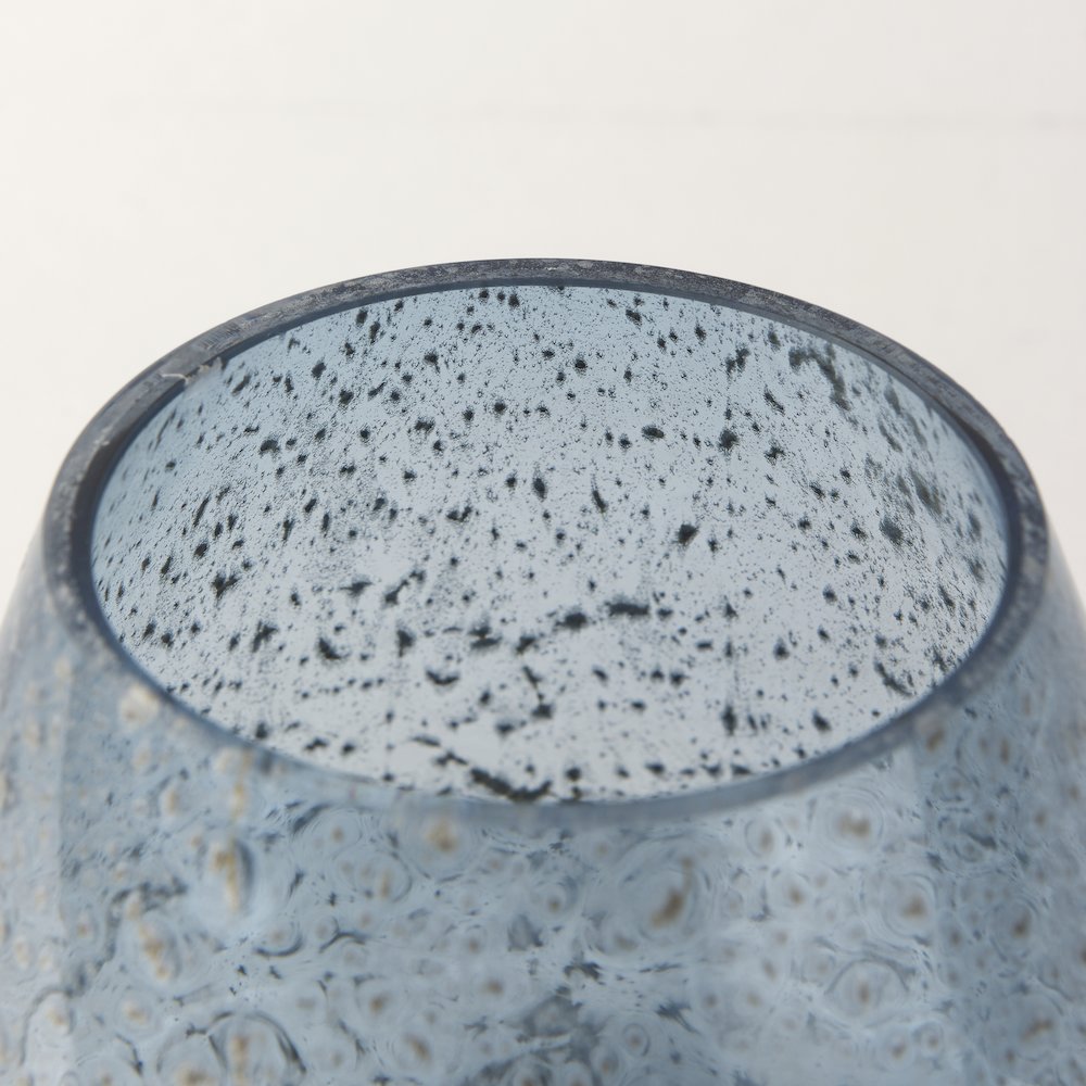 Robyn Short Blue Glass Vase. Picture 5