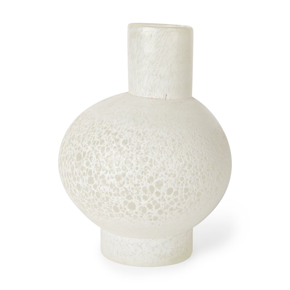 Heket Short White Glass Vase. Picture 1