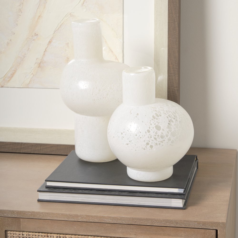 Heket Short White Glass Vase. Picture 8