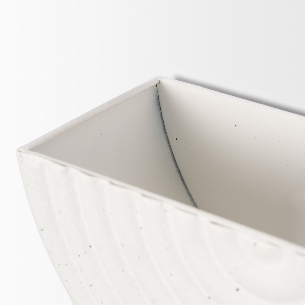 Shilo Matte White Metal Hanging Wall Planter (Set of 2). Picture 5