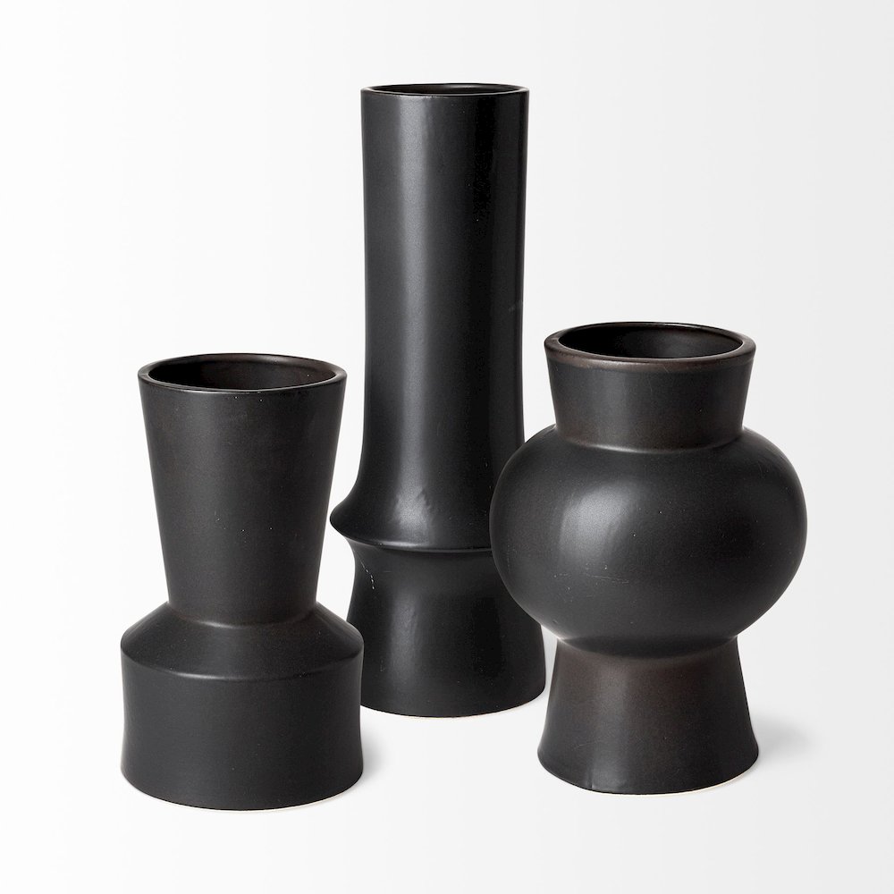 Laforge IBlack Ceramic Vase. Picture 6