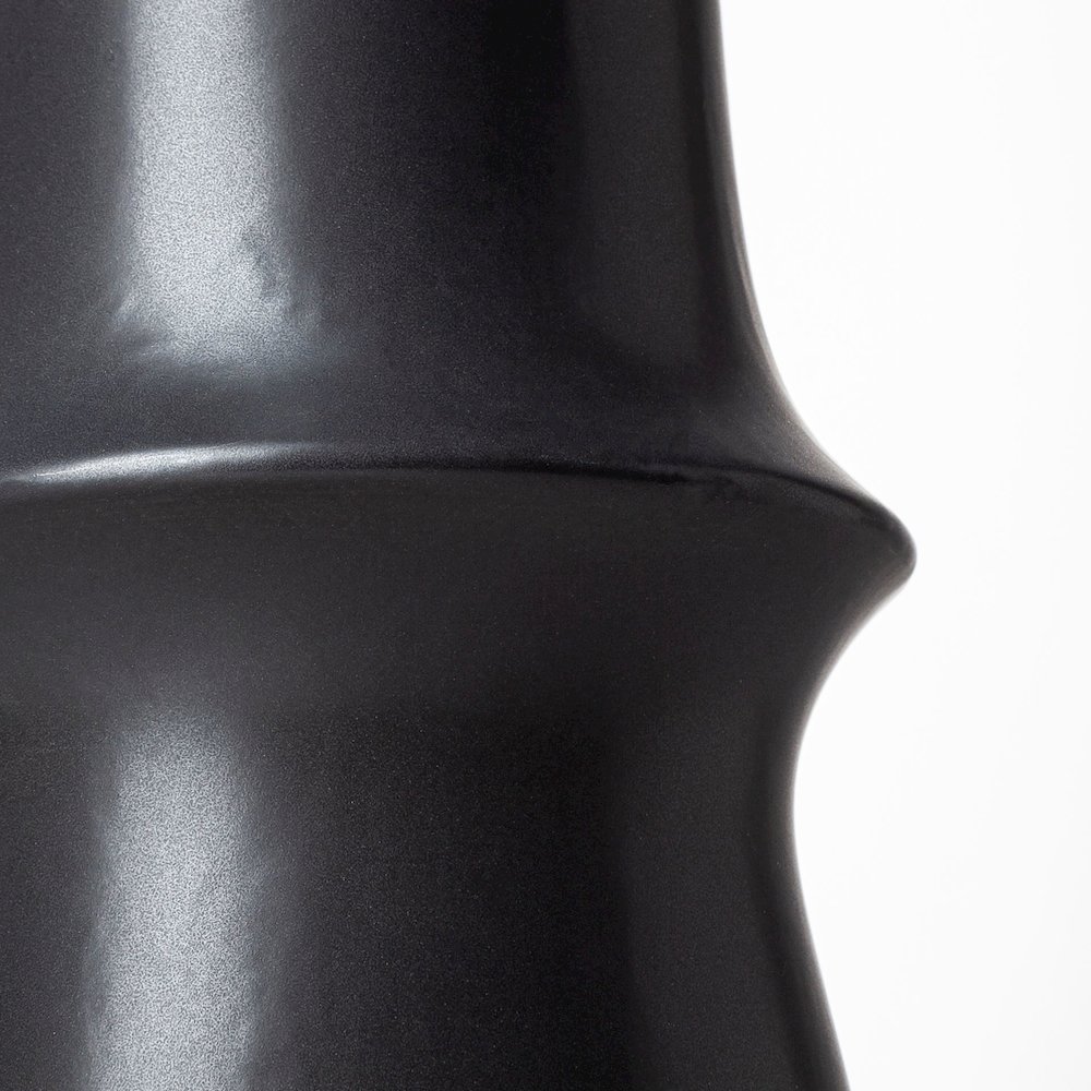 Laforge IBlack Ceramic Vase. Picture 9