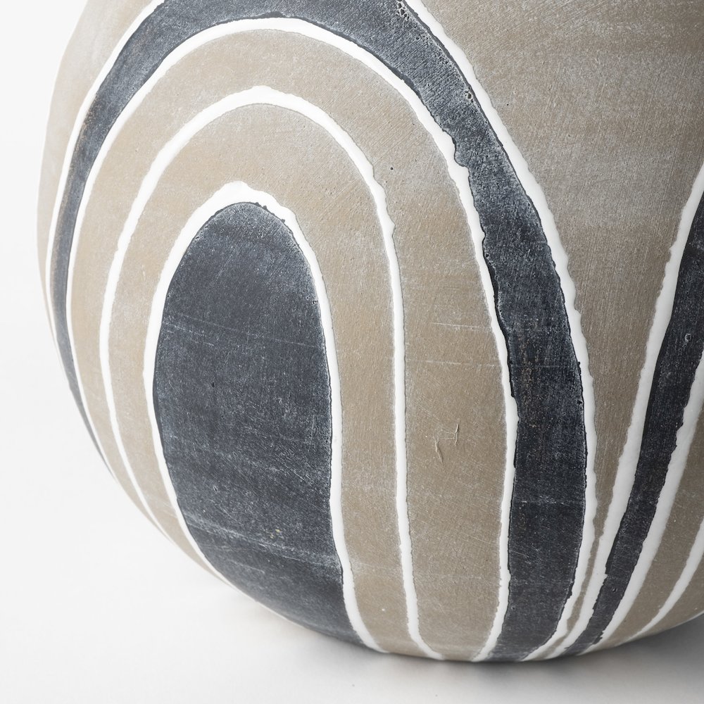 Cove Small Brown/White Ceramic Vase. Picture 8