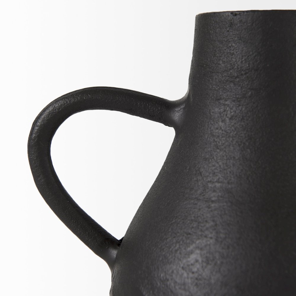 Cyrus Black Two handled Vase Decorative Object. Picture 4