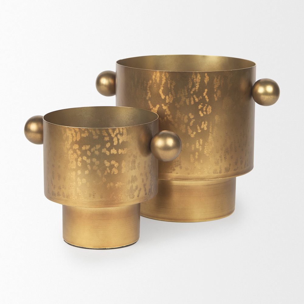 Juno 8.5H Large Gold Iron Vase. Picture 2