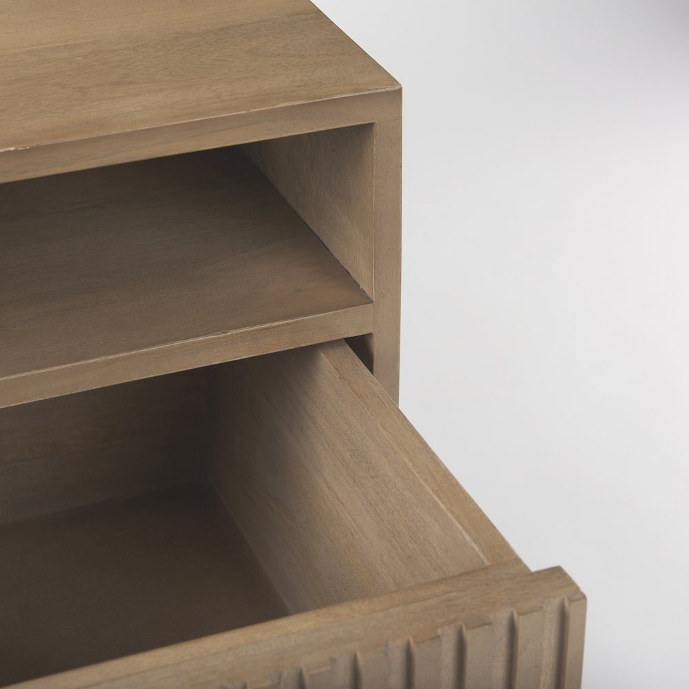 Sable  19.0L x 19.0W x 21.5H Light Brown Wood Side Table. Picture 3