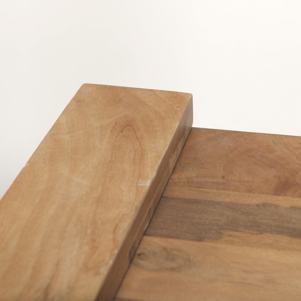 Light Wood Accent Table. Picture 7