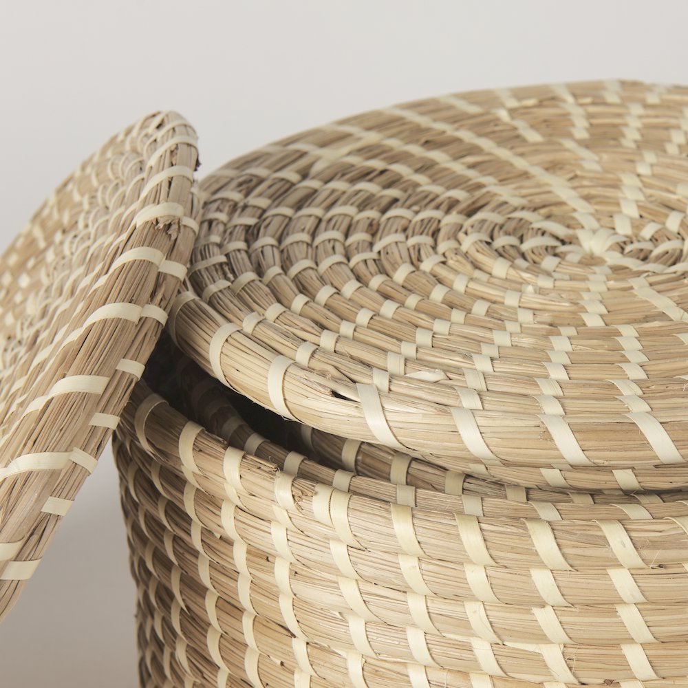 Set Of 3 Nesting Seagrass & Palm Leaf Boxes With Lids. Picture 5