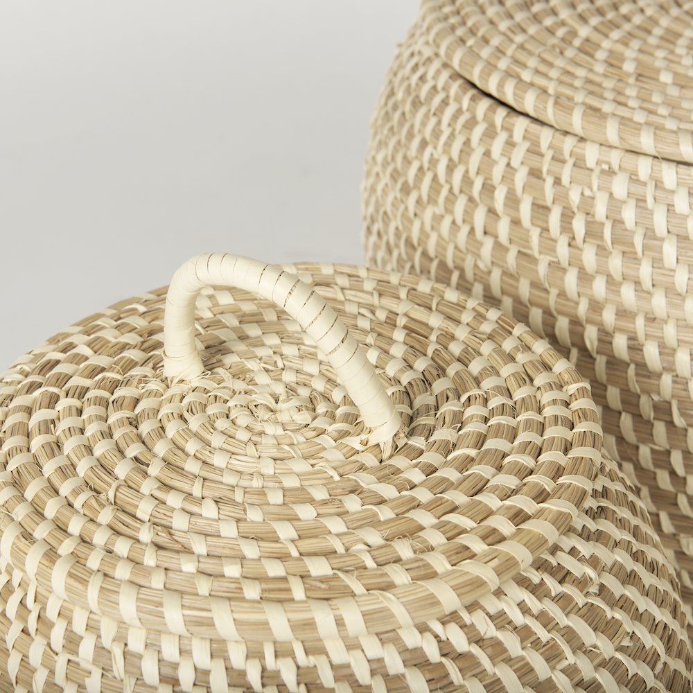Set Of 2 Seagrass Floor Baskets Flat Handled Lid. Picture 8