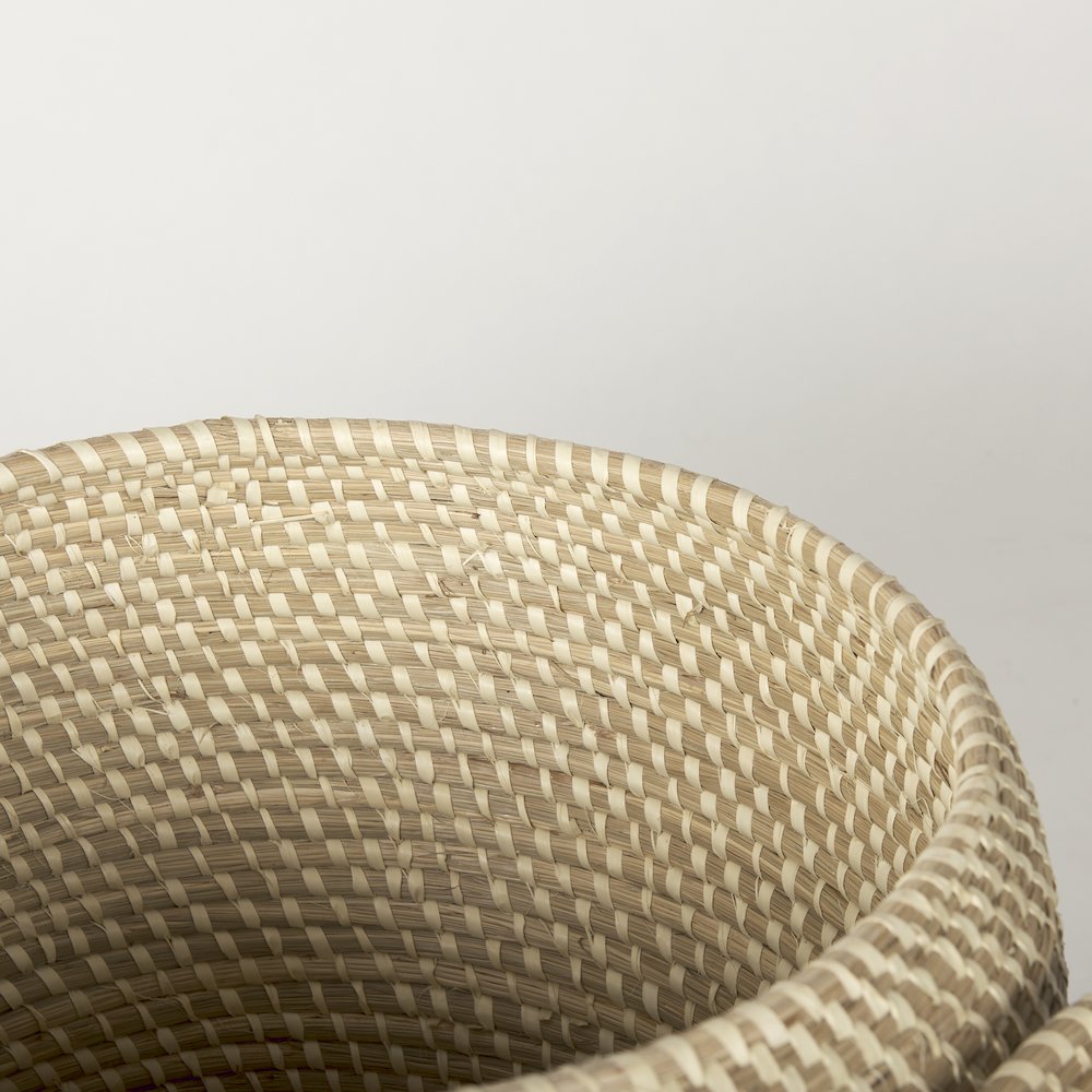 Set Of 2 Seagrass Floor Baskets Flat Handled Lid. Picture 10