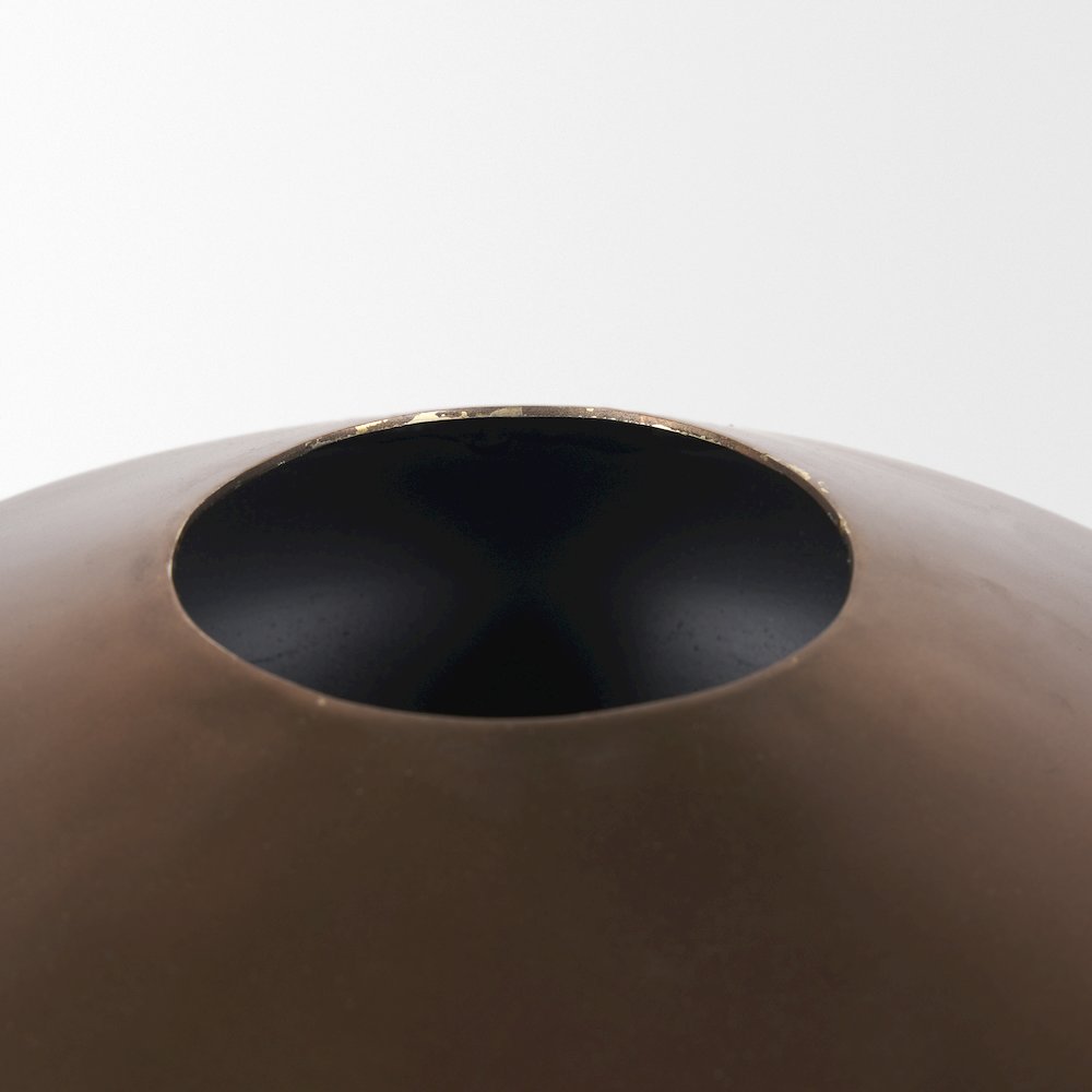 Quiana Large Gold Metal Vase. Picture 7
