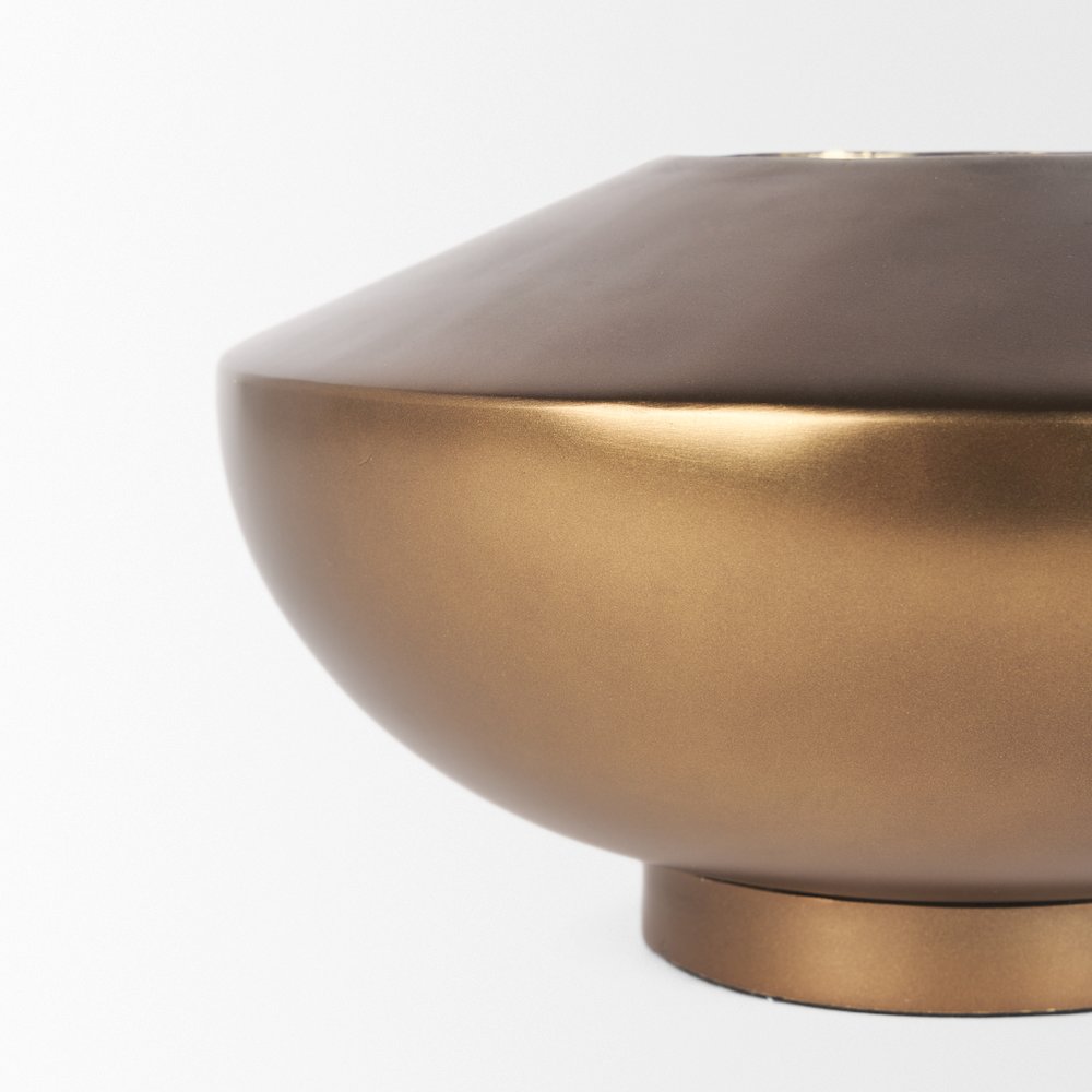 Quiana Large Gold Metal Vase. Picture 8