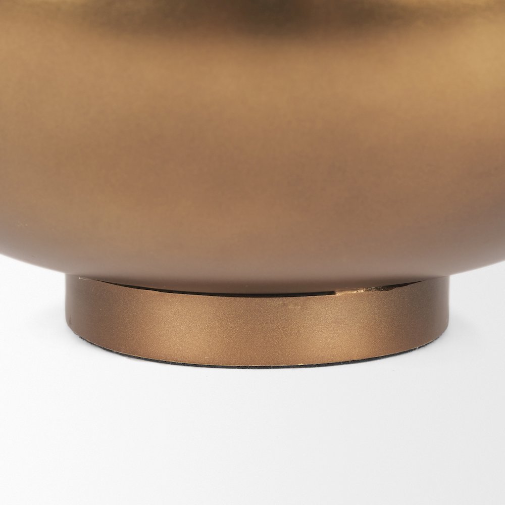 Quiana Large Gold Metal Vase. Picture 9