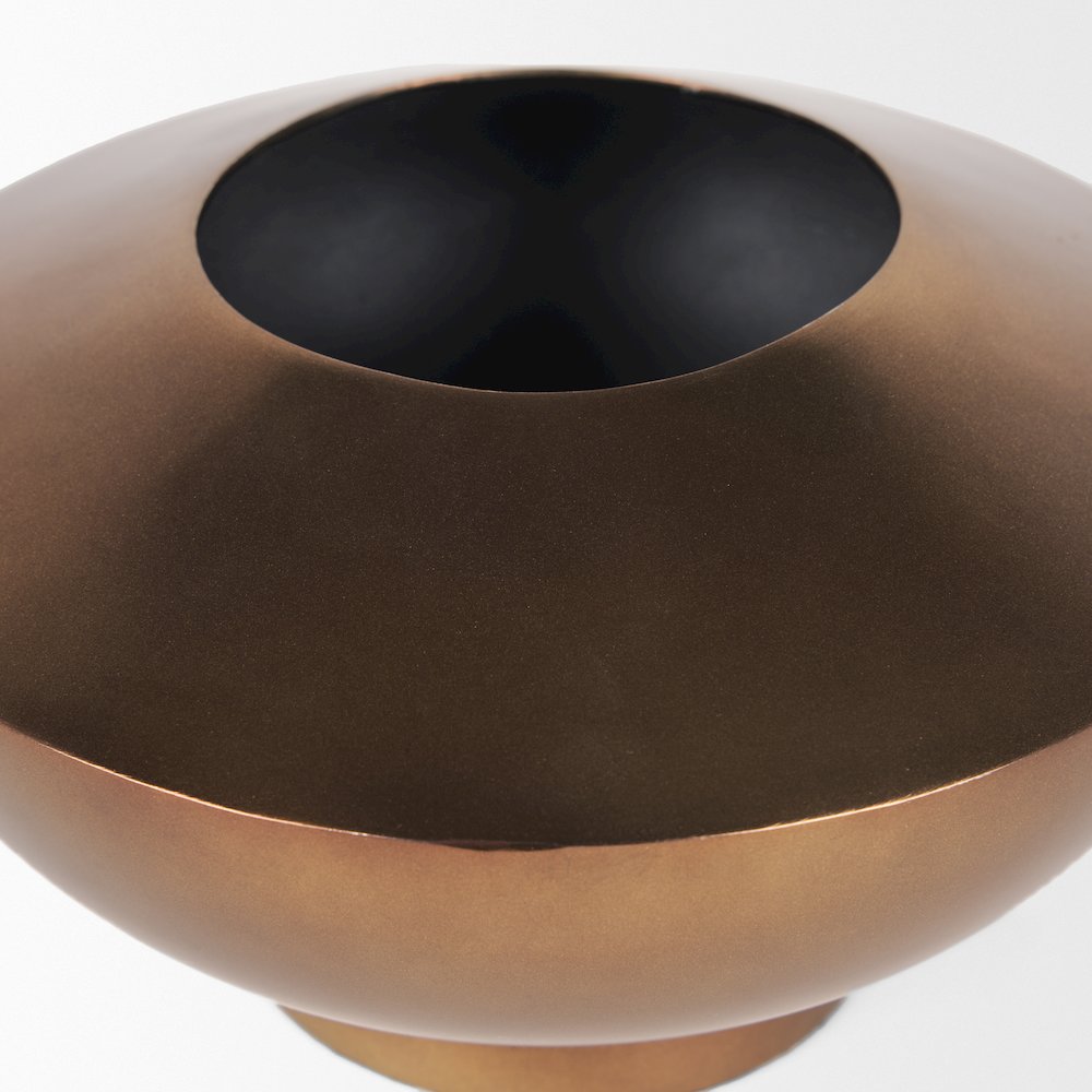 Quiana Medium Textured Gold Metal Vase. Picture 8