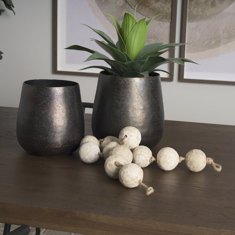Quade Small Gold Metal Planter. Picture 6