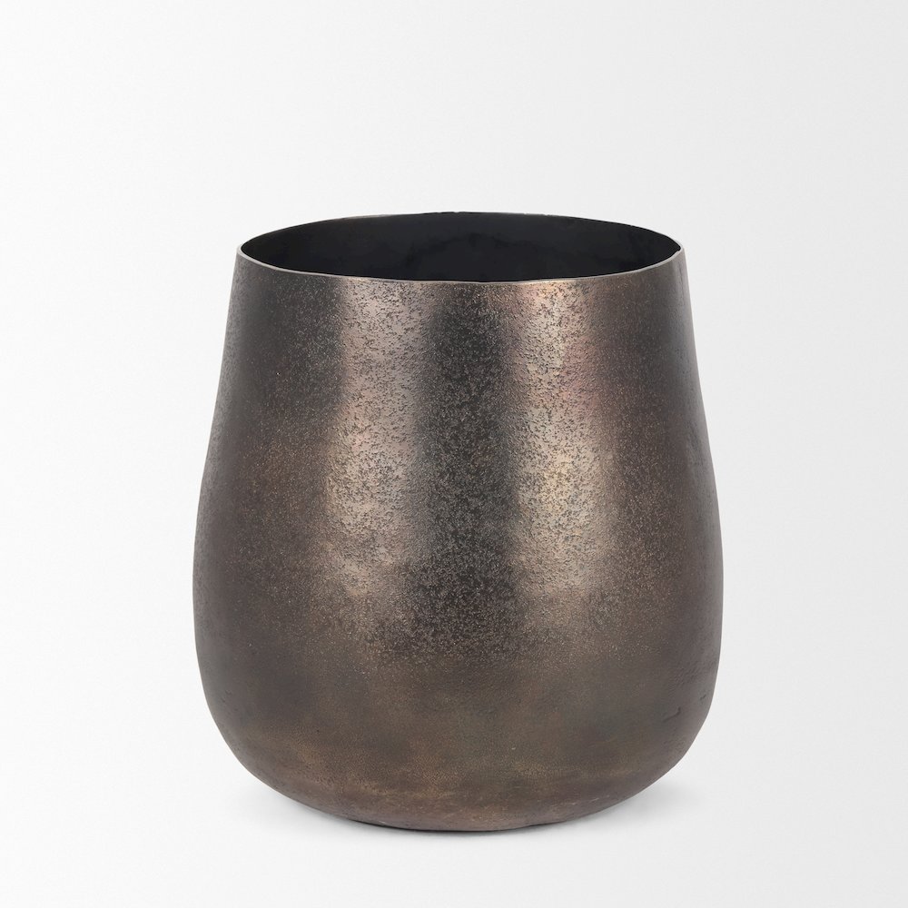 Quade Small Gold Metal Planter. Picture 7