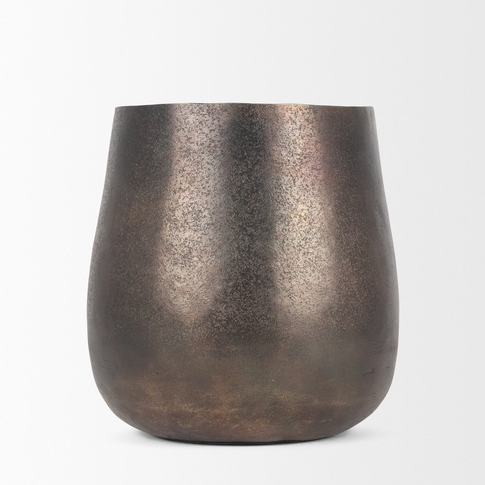Quade Small Gold Metal Planter. Picture 8