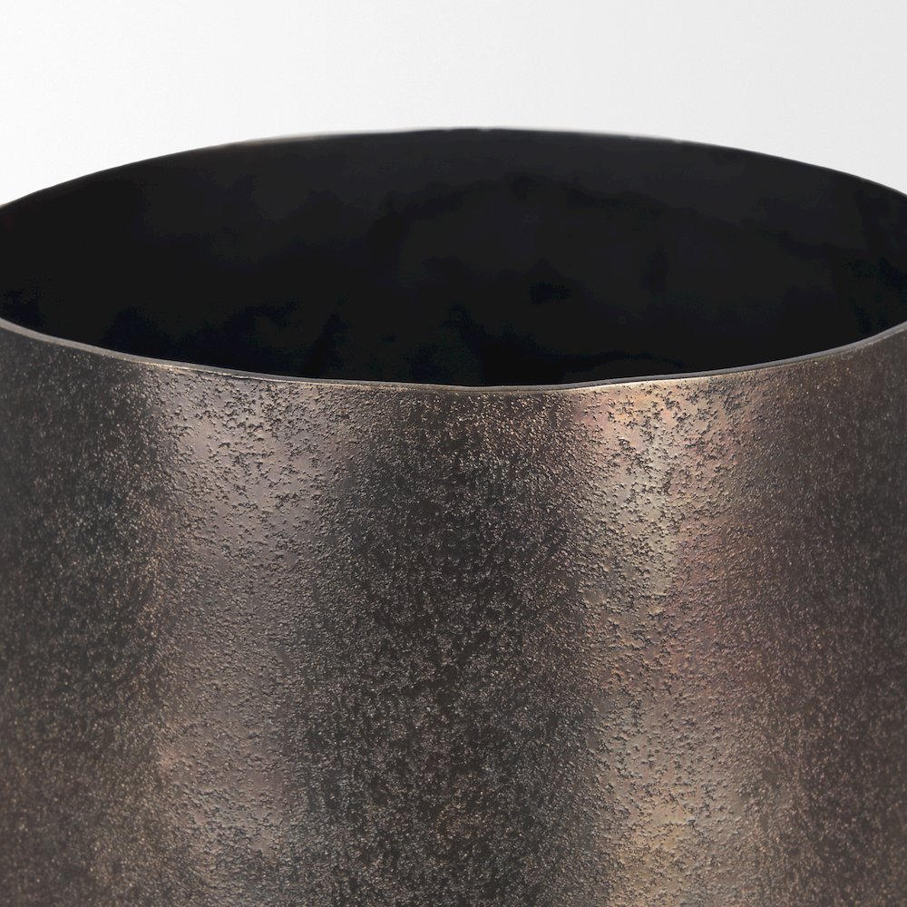 Quade Small Gold Metal Planter. Picture 9