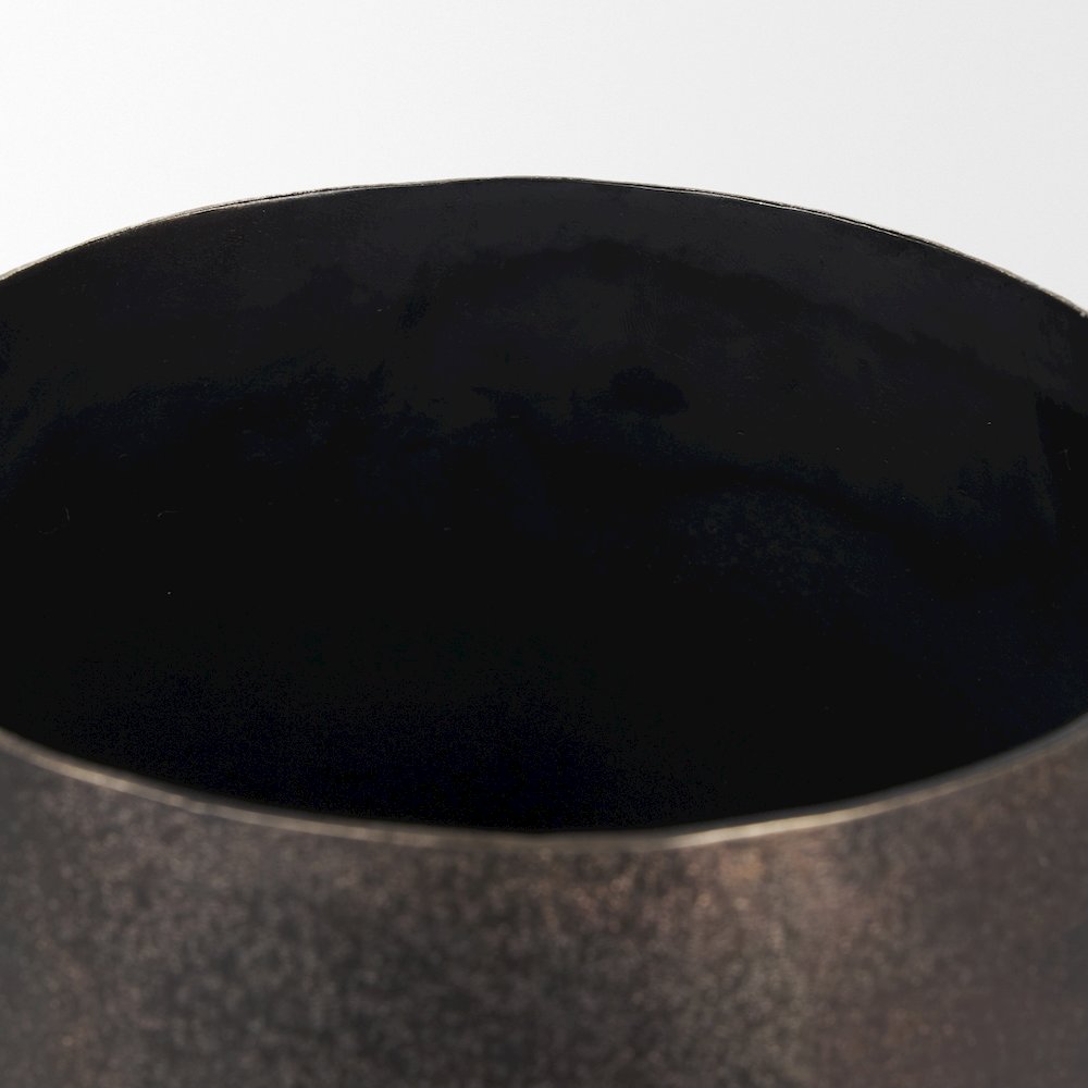 Quade Small Gold Metal Planter. Picture 10