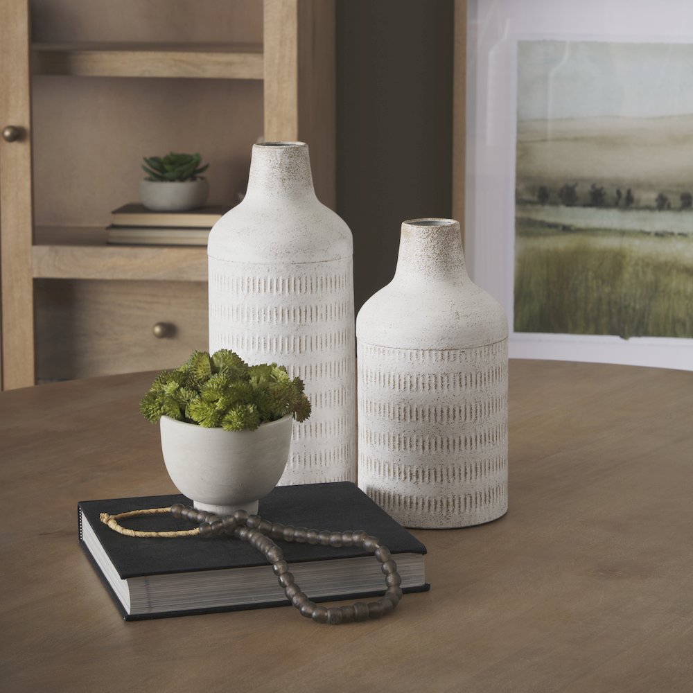 Tisha Small White Terracotta Distressing Metal Vase. Picture 2