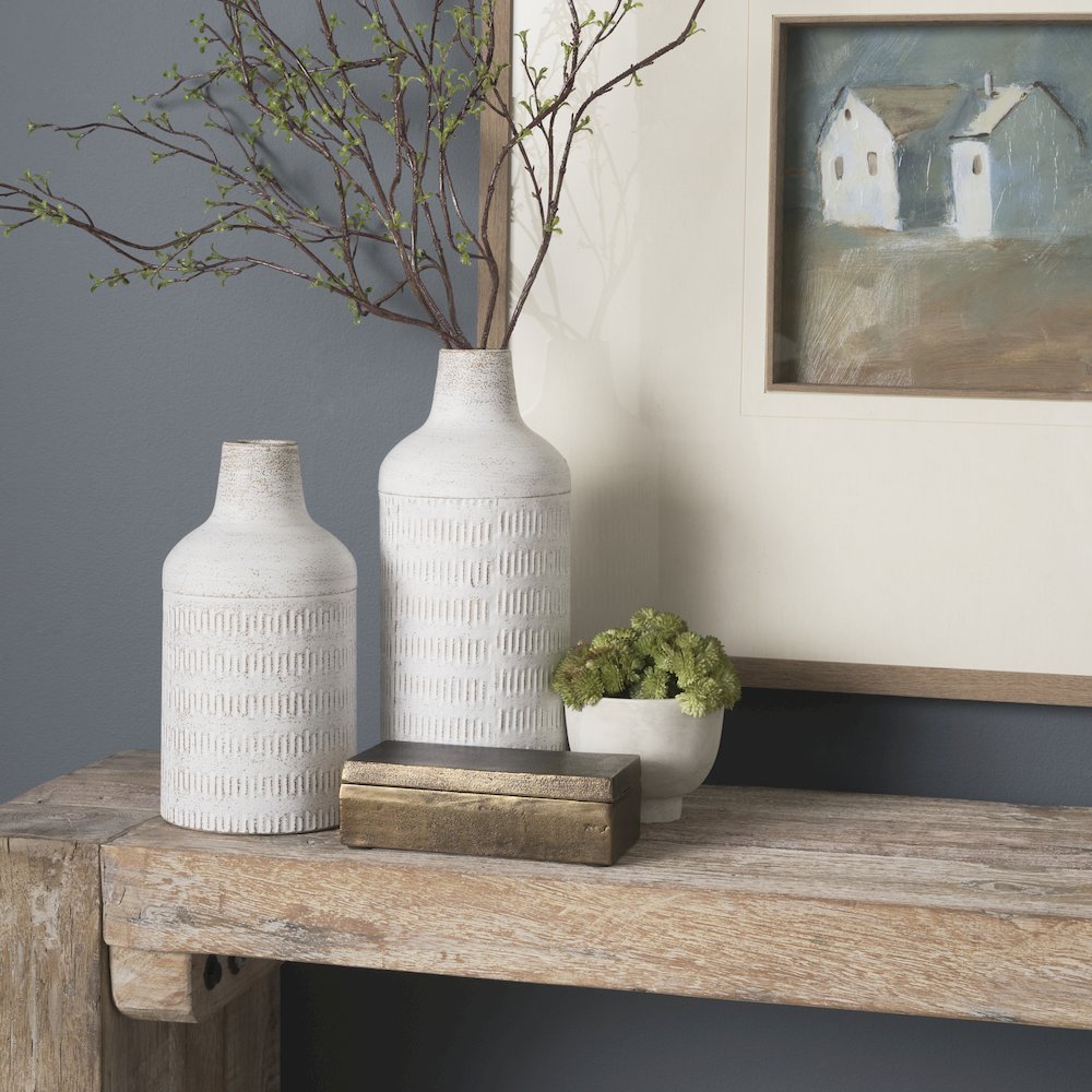 Tisha Small White Terracotta Distressing Metal Vase. Picture 5