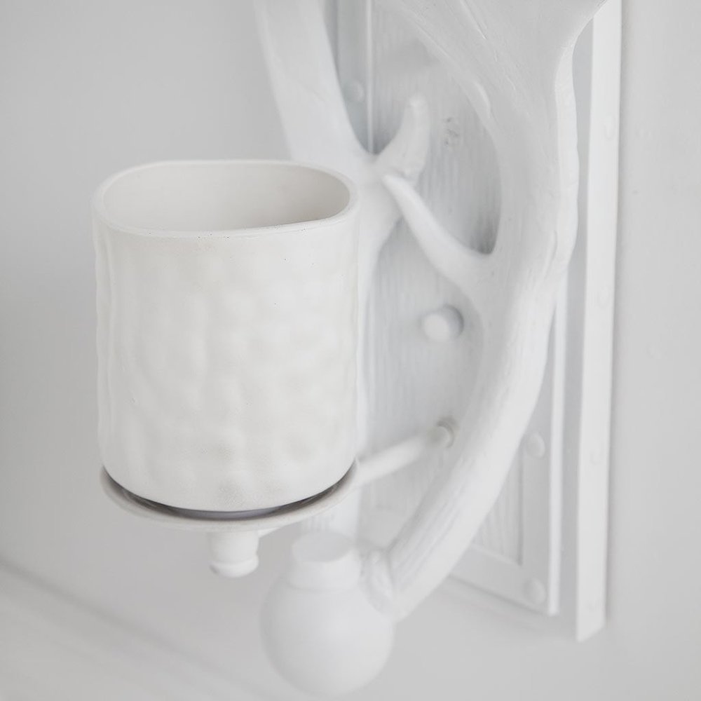 Rockland 8x19.5 White Resin Antlers Wall Sconce. Picture 2