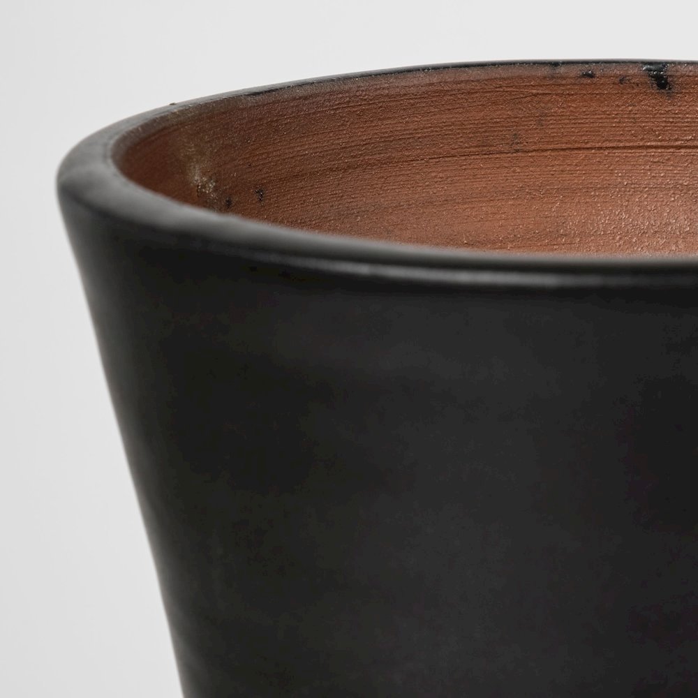 Luanda Small Black/White Large Ceramic Vase. Picture 2