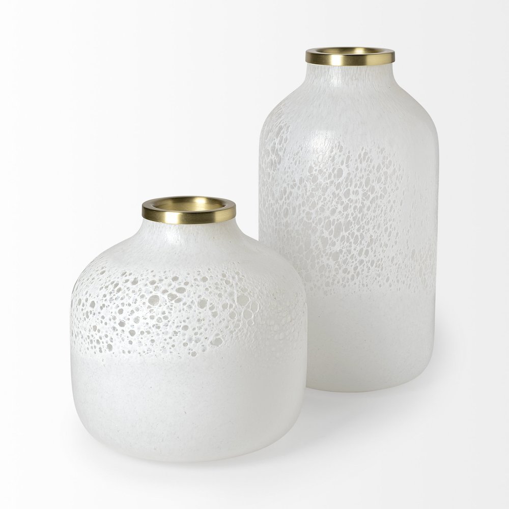 Pearl Short White Gold Rim Glass Vase. Picture 3