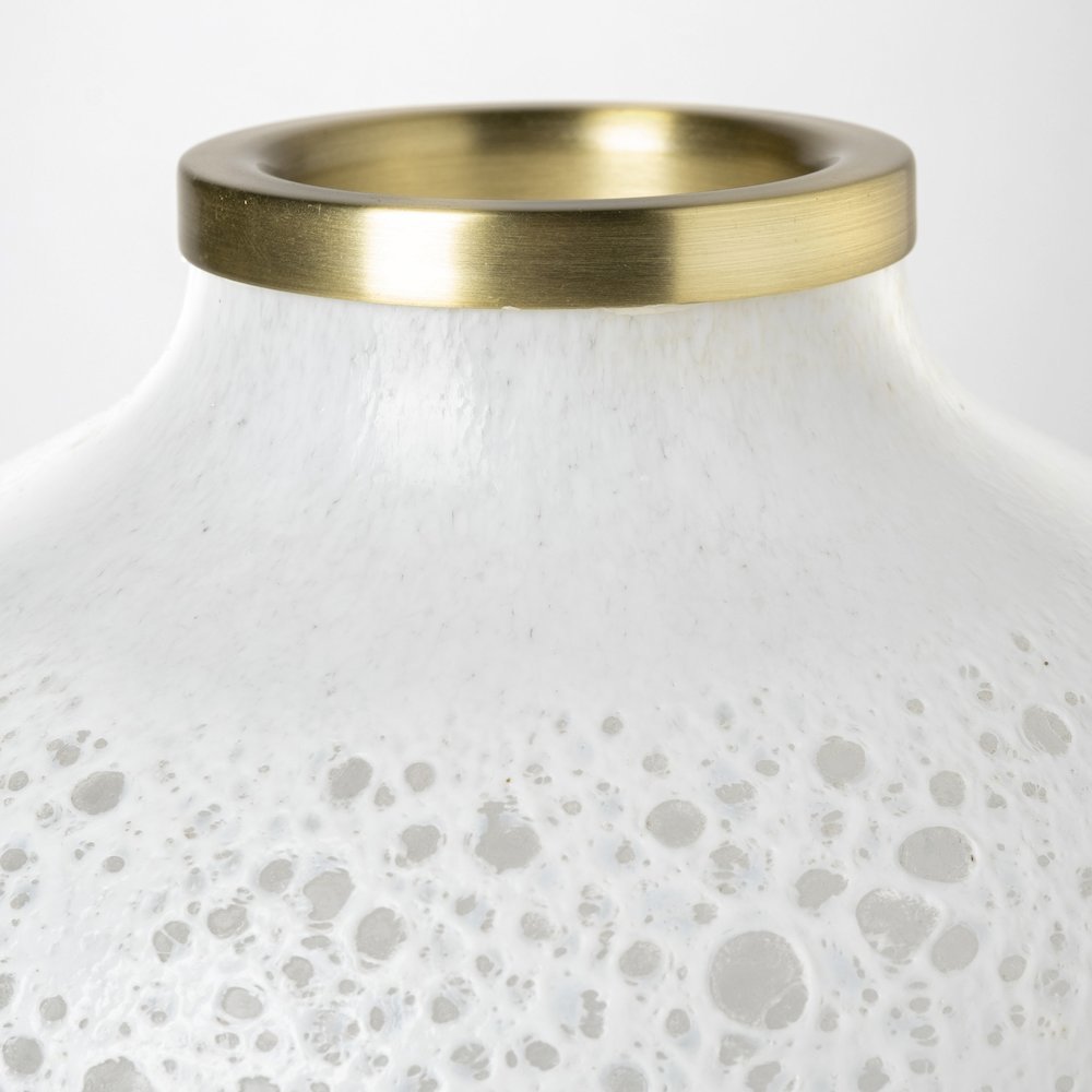 Pearl Short White Gold Rim Glass Vase. Picture 5