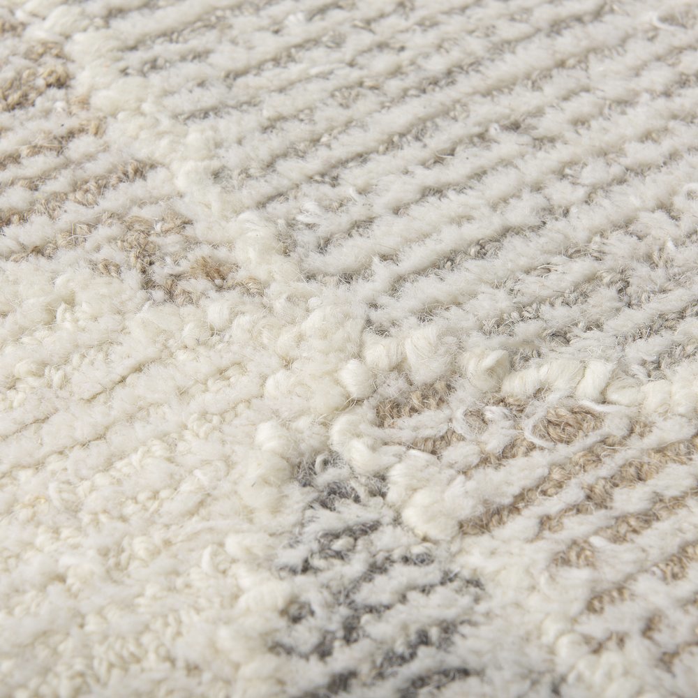 Kolt 5x8 Neutral Geometric Patterned Wool Area Rug. Picture 5