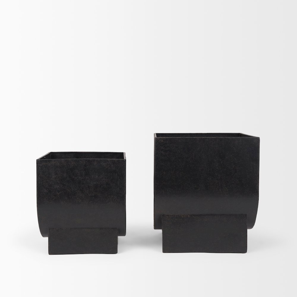 Medina Antiqued Black Metal Planters  (Set of 2). Picture 2