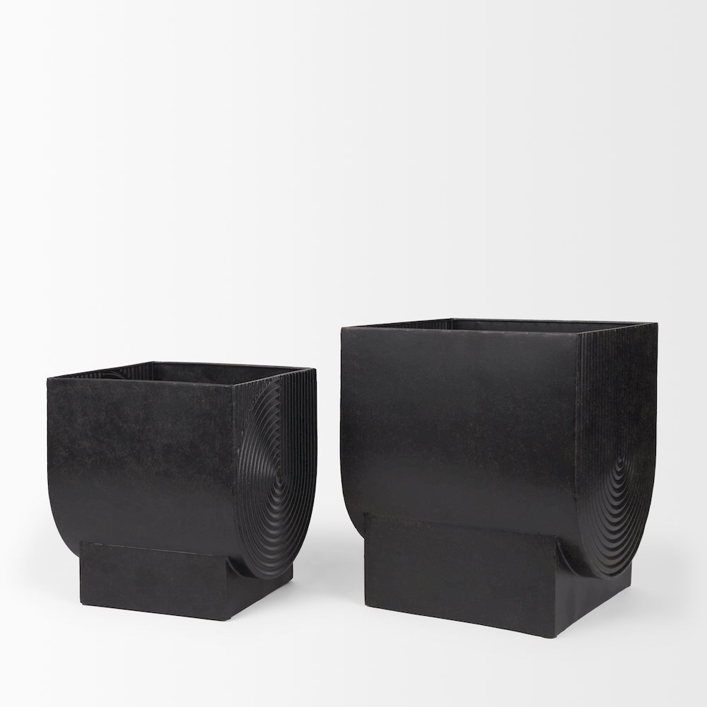 Medina Antiqued Black Metal Planters  (Set of 2). Picture 3